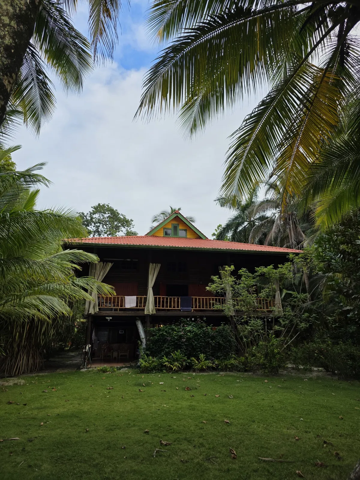 Entire Villa Alegria - full house rental on Isla Carenero